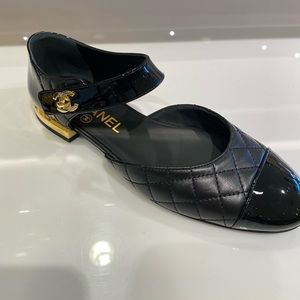 Chanel interlocking CC D’Orsay Flats - new with tags!  Never used!!